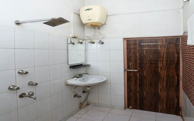 OYO 7742 The Hotel Marina