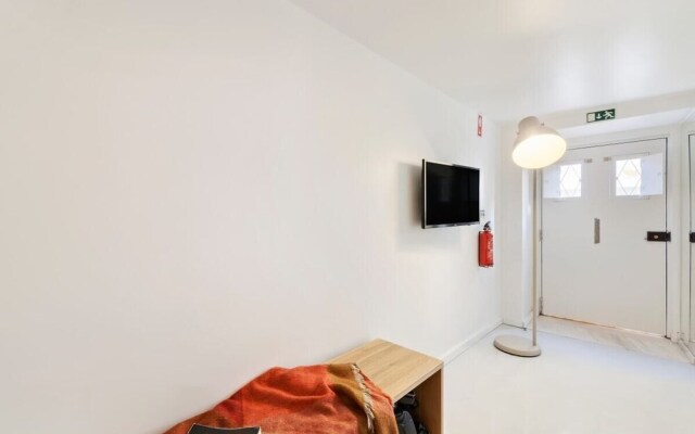 Beautiful 1-Bedroom Apt in Lisbon - NO TV -