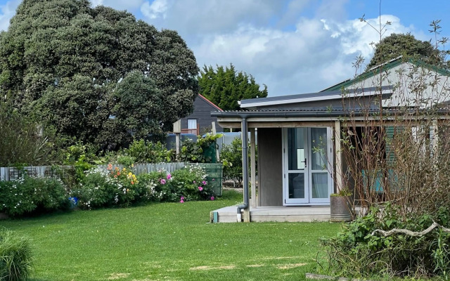 @Taradise-Opunake - eco-friendly Coastal hideaway