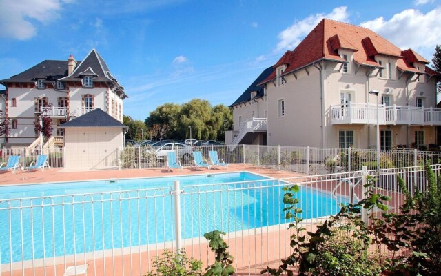 Beautiful apartment in local style on a small residence