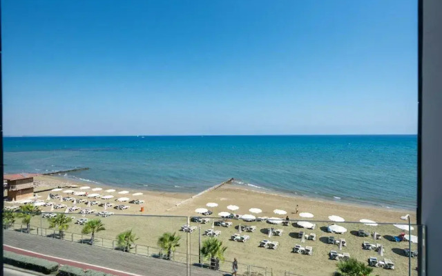 Dinglis Beach Hotel Apartments