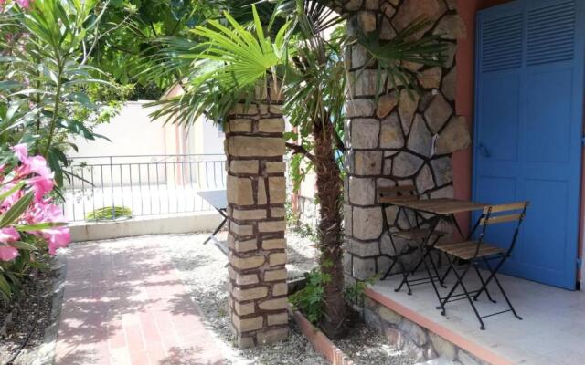 BEAUX APPARTEMENTS 65m2 AVEC ESPACES EXTERIEURS PARKINGS PROCHE PLAGE