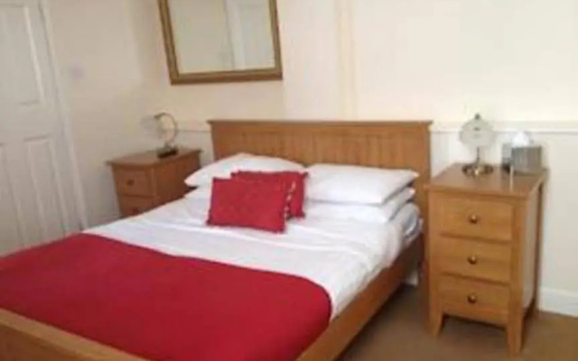 Cross Street Guesthouse & B & B