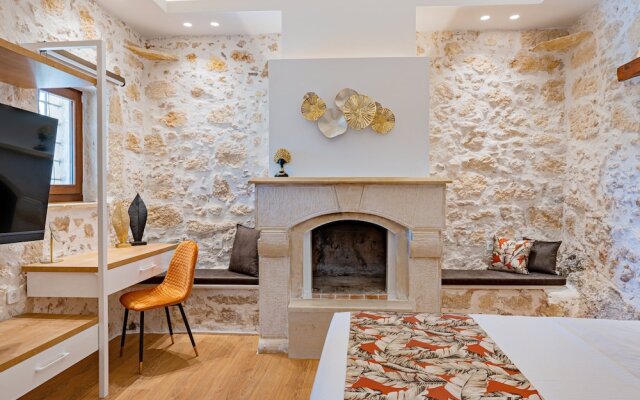 Venetian Charming ,stone-built Apartment Rethymno