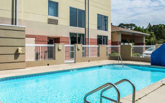 Comfort Inn & Suites