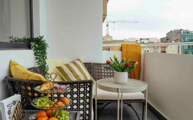 Sunny 2BR Flat-Top Location-Amazing Views