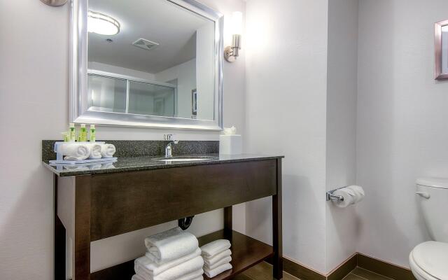 Holiday Inn Express Hotel & Suites Carlsbad Beach by IHG