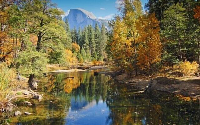 Scenic Wonders Yosemite Creekside Loft