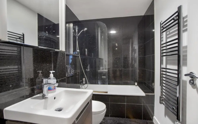 2-bed Apartment, Sleeps 4, Free Parking