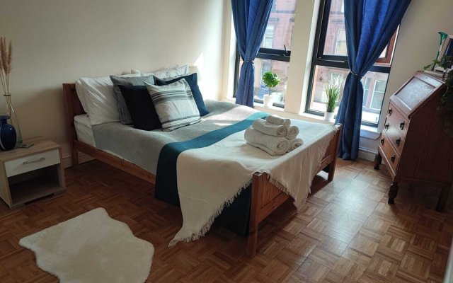 Bright 1 Bedroom Apartment-private Parking