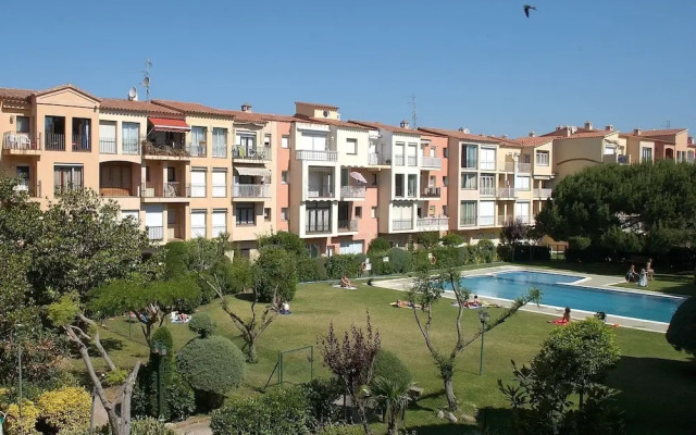 Cozy Apartment in Empuriabrava With Swimming Pool
