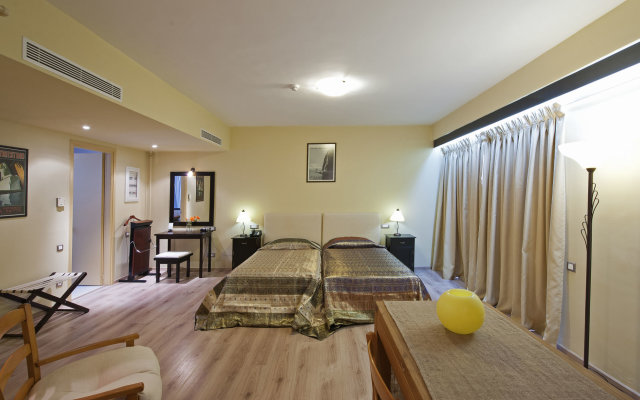 Efplias Hotel Apartments and Suites