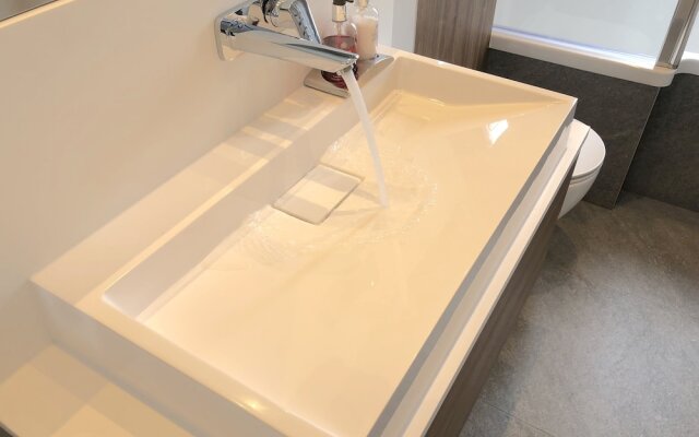 Luxury double room in West London home