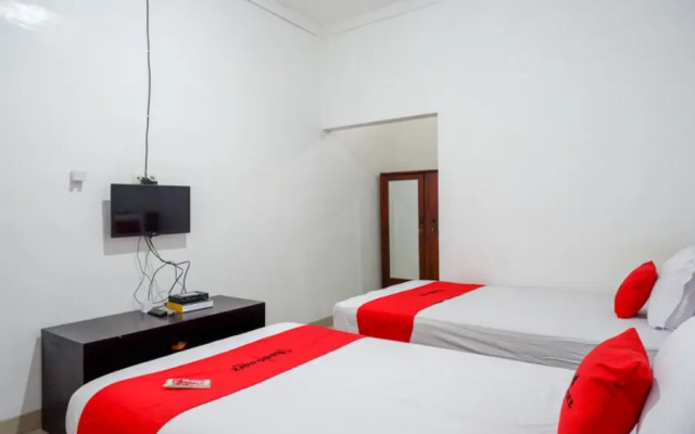 RedDoorz Syariah near Universitas Muhammadiyah Surakarta