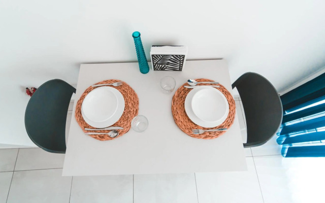 Ideal Location, Stylish 1BR Apartment with Free Parking