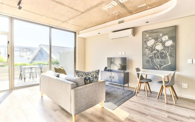 Great Studio With Balcony and City Views
