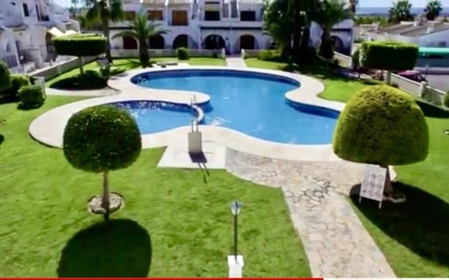 Lovely 2-Bed Apartment in Pueblo Bravo, Quesada