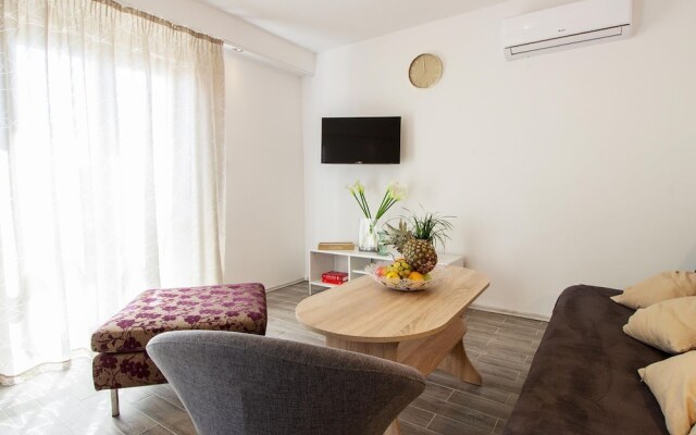 Premium Holiday Home in Kučine-Mravinci with Swimming Pool