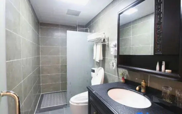 Phoenix Wanfeng Yushe Light Luxury Homestay (Hongqiao Branch, Fenghuang Ancient Town)
