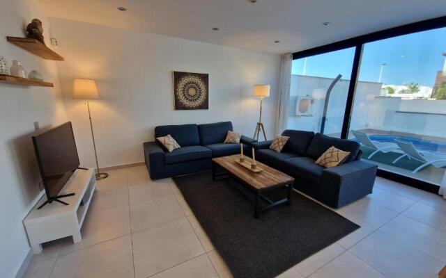 Lo Pagan Holiday House