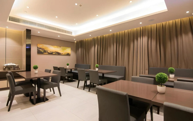 Homeinn Plus Hotel (Shanghai Pudong Airport)