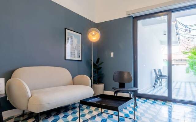 w Outstanding 1BR in Santa Ana