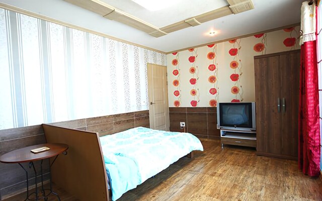 Geojedohaeyang Pension