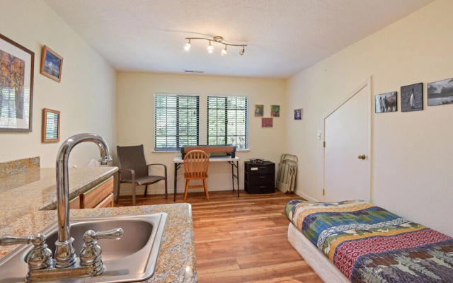 Homewood Creekside Cabin
