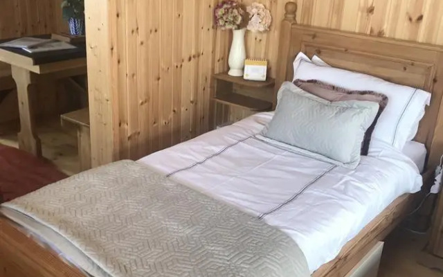 Cosy Countryside Log Cabin