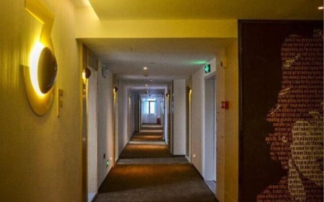 IU Hotel Zhanjiang Guomao City Square