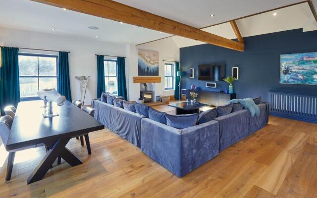 Host Stay The Lakehouse