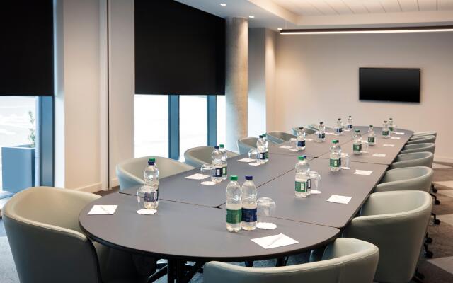 Holiday Inn London Heathrow - Bath Road by IHG