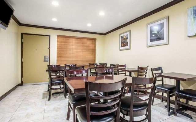 Quality Inn San Diego I-5 Naval Base