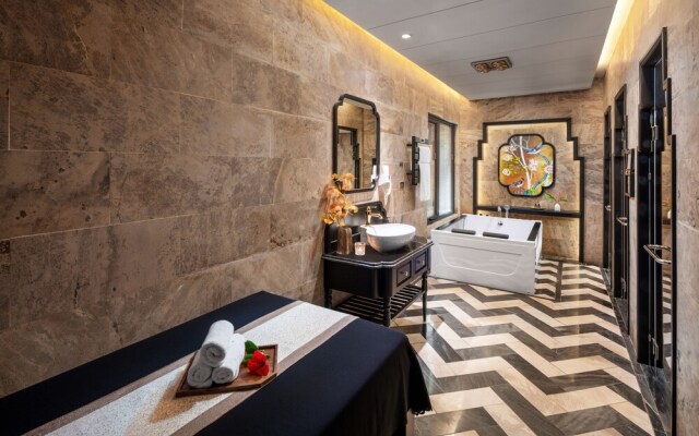 Ravatel Luxury Hotel Bac Giang