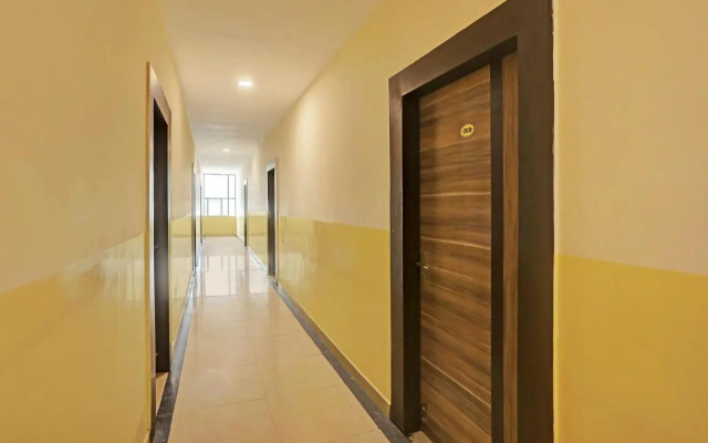 OYO 13869 Hotel Saharsh Grand