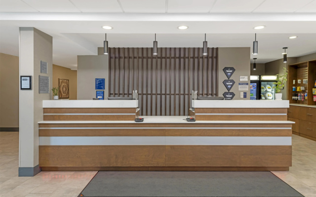 Best Western Plus Isanti