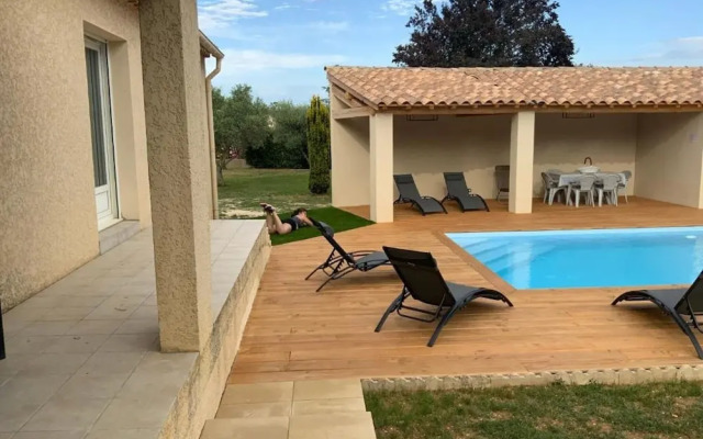 Cozy Villa in Saint-laurent-la-vernede