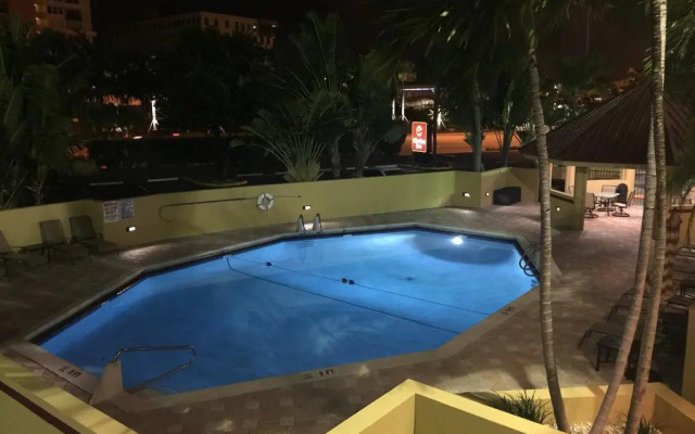 The Link Hotel on Sunrise