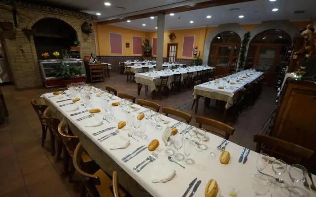 Hostal Restaurante El Surtidor