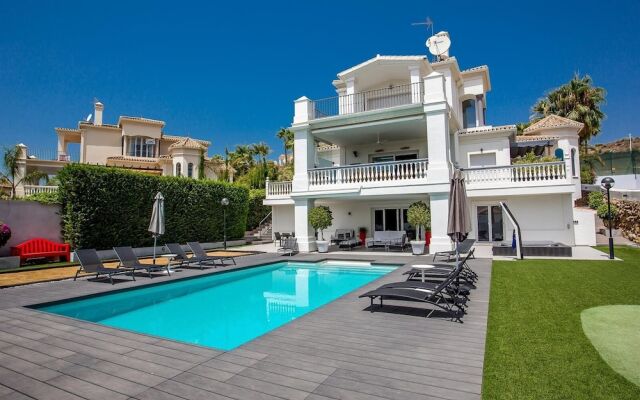 Fantastic Luxury Villa Near Marbella