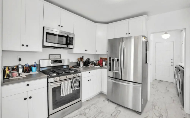 Burnside by Avantstay Modern, Boho, Chic LA Home