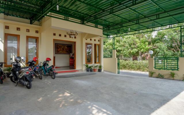 RedDoorz near Stadion 45 Karanganyar