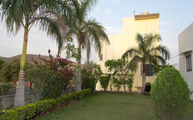 OYO 13273 Home Luxury Stay Airport Road