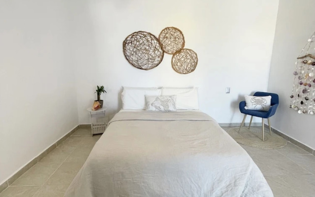 Isla Bistro Condos by Lubeck HCollection