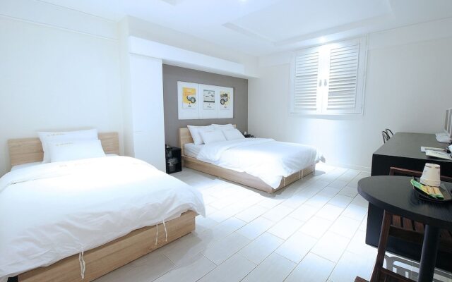 Hotel S