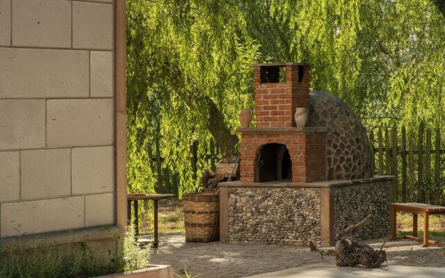 Sunolus Vineyard House