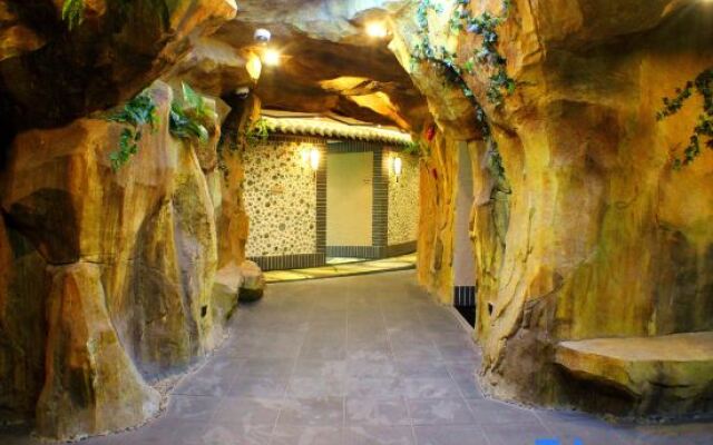 Quanwan Impression Theme Hotel