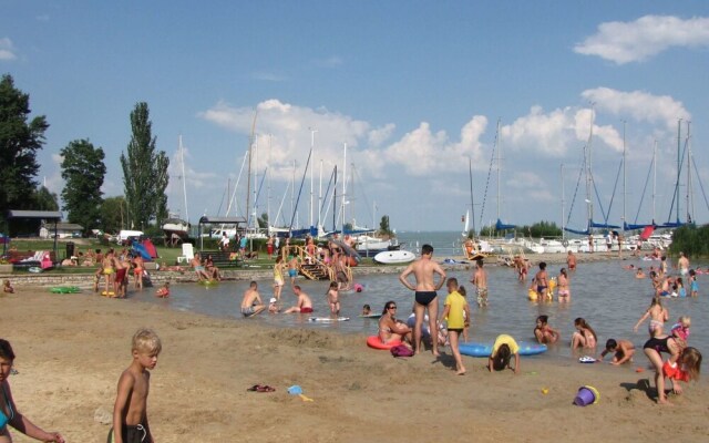 Balatontourist F red Balatonf red