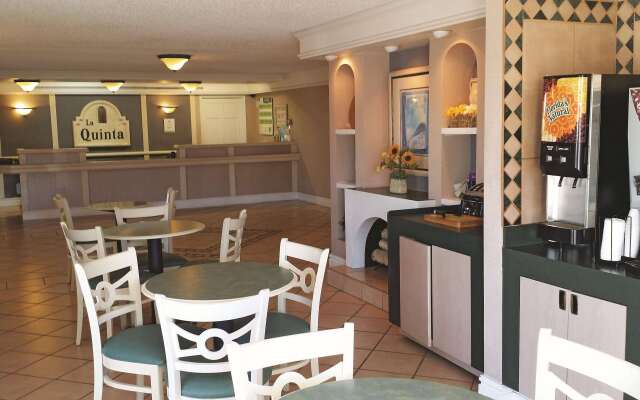 La Quinta Inn by Wyndham Albuquerque Airport