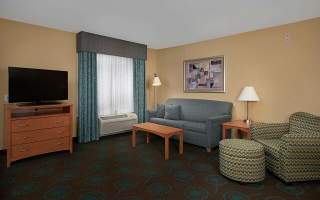 Hampton Inn & Suites Canton